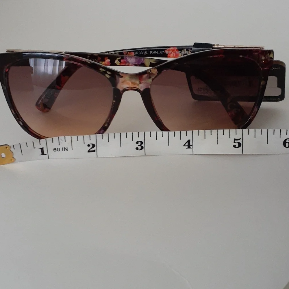 Revlon Women Sunglasses Floral Black Gold Color frame NWT